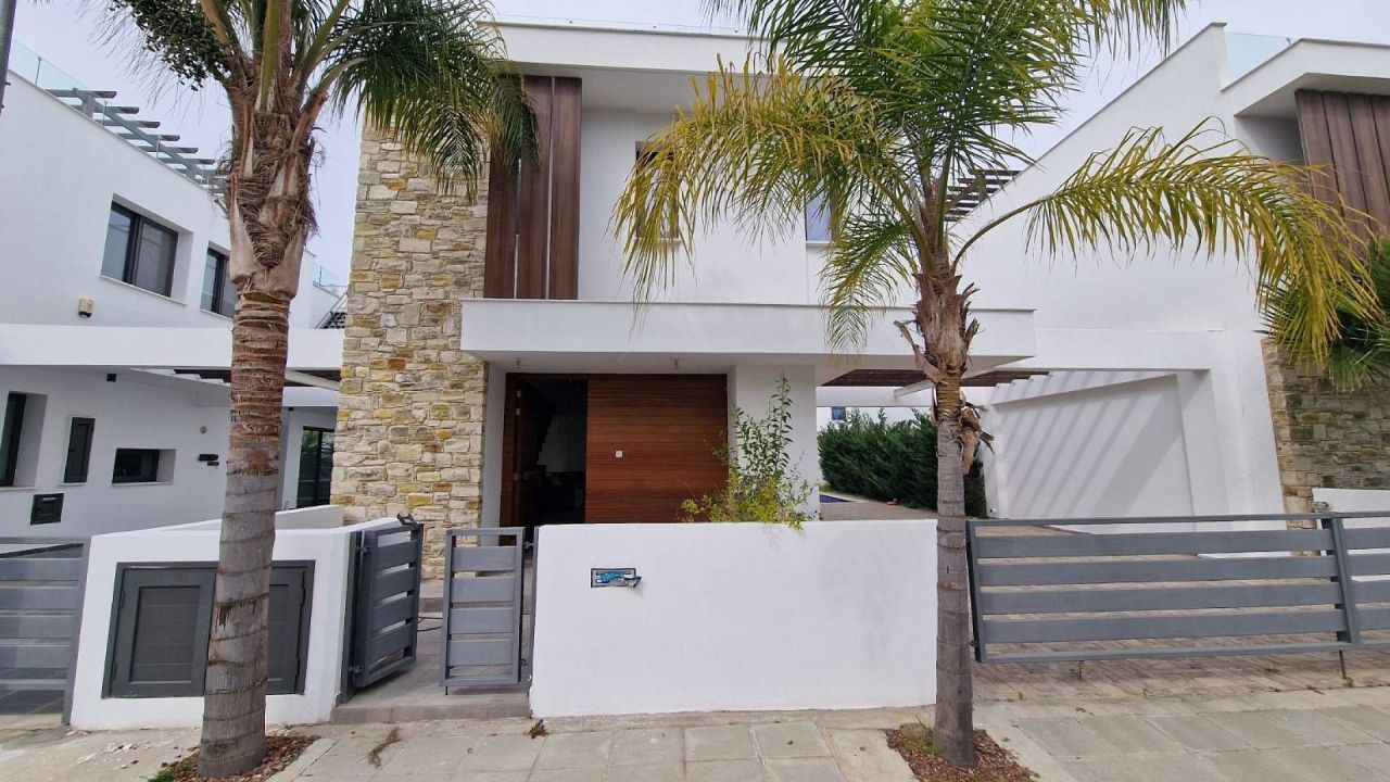 Maison à Larnaca, Chypre, 290 m² - image 1