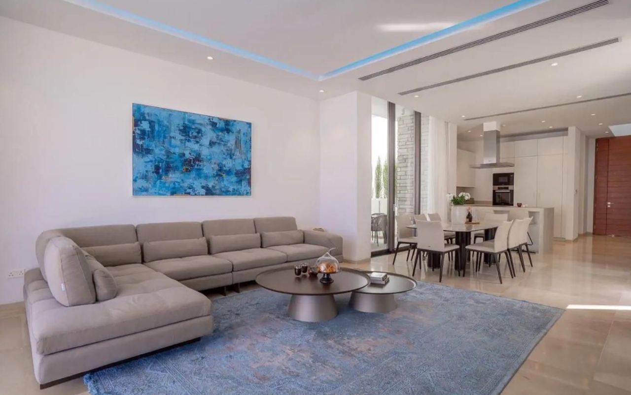 House in Paphos, Cyprus, 330 m² - picture 1