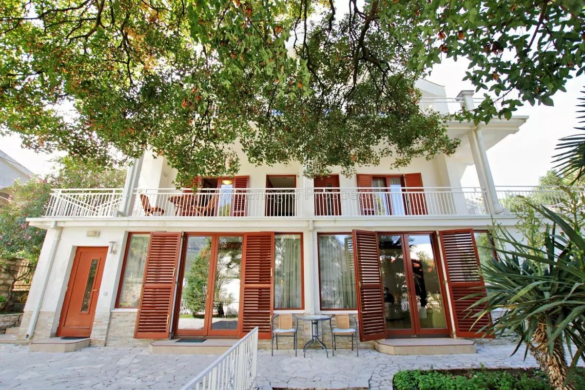 Haus in Dobra Voda, Montenegro, 254 m² - Foto 1