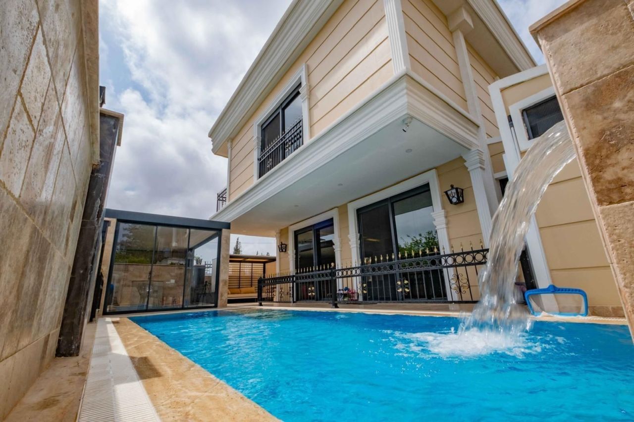 Villa a Antalya, Turchia, 330 m² - foto 1