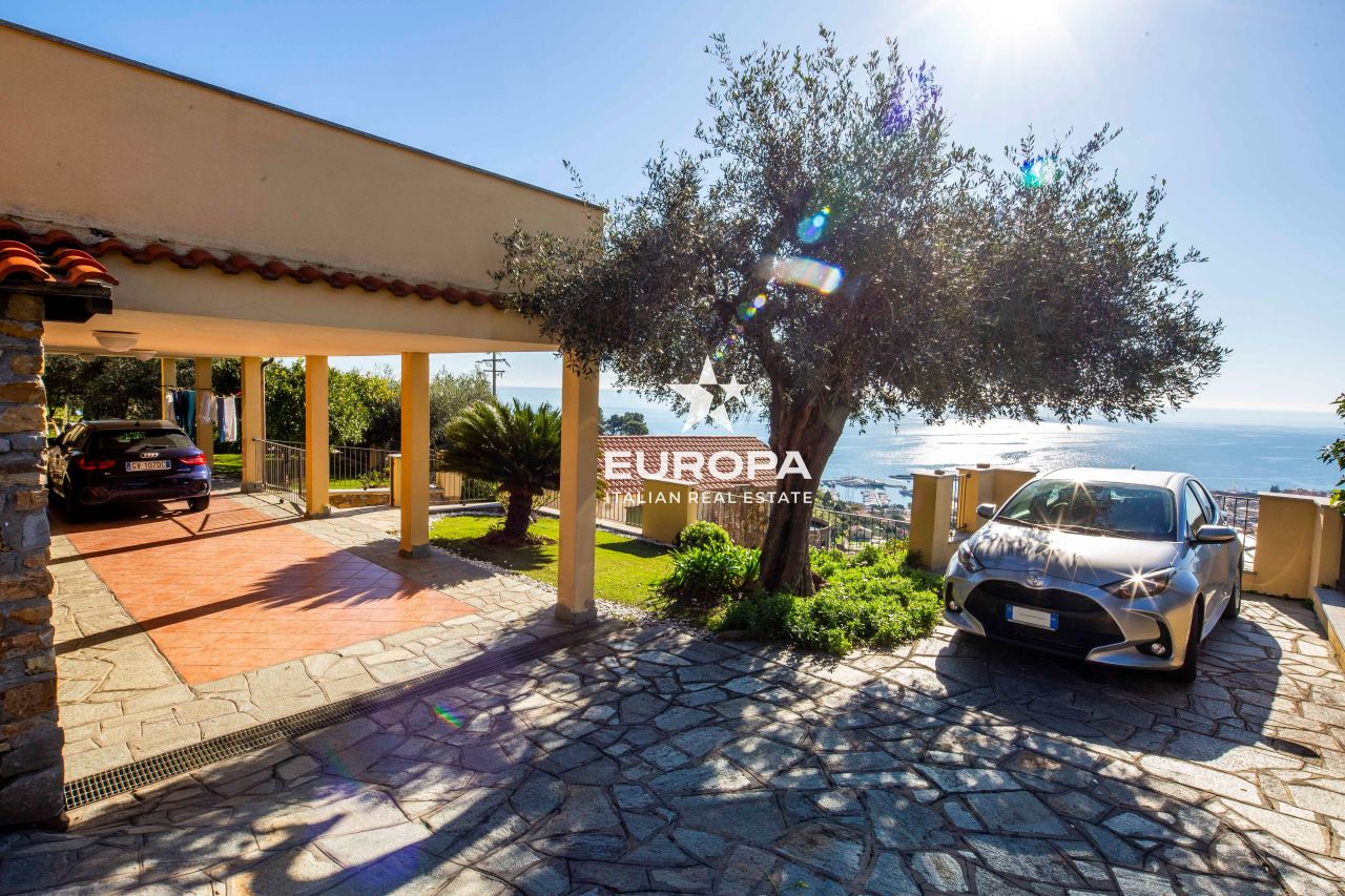 Villa in San Remo, Italy, 200 m² - picture 1