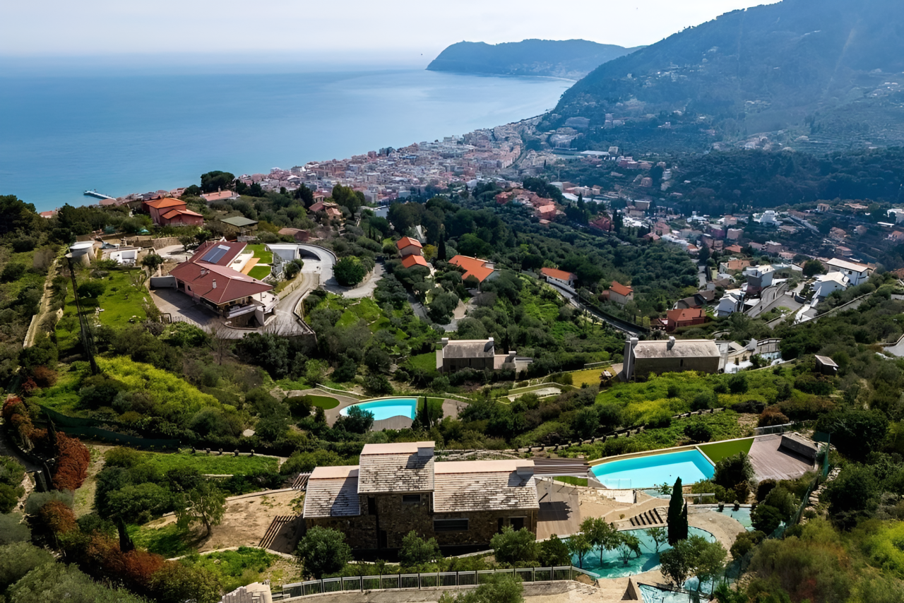 Villa in Alassio, Italien, 301 m² - Foto 1