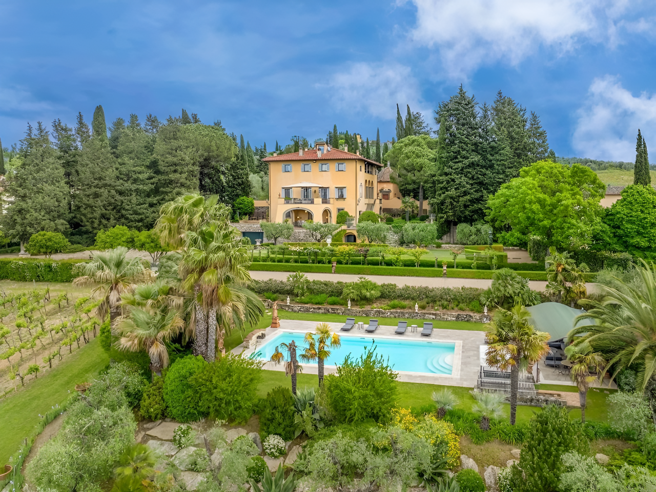 Villa à Florence, Italie, 1 012 m² - image 1