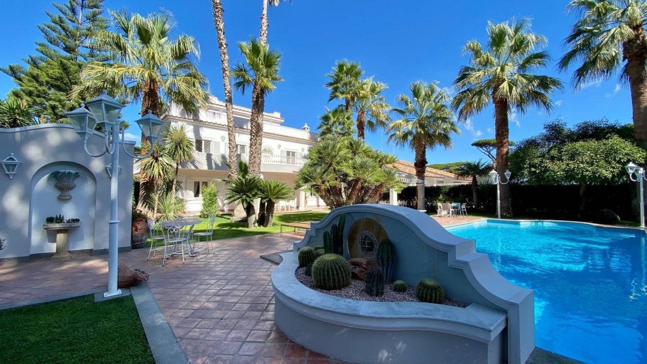 Villa in Fregene, Italien, 350 m² - Foto 1