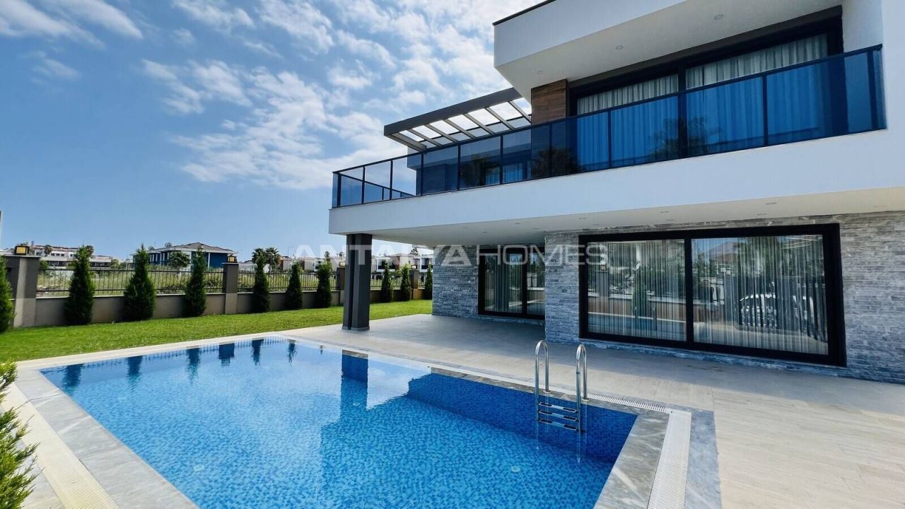 Villa en Kemer, Turquia, 259 m² - imagen 1