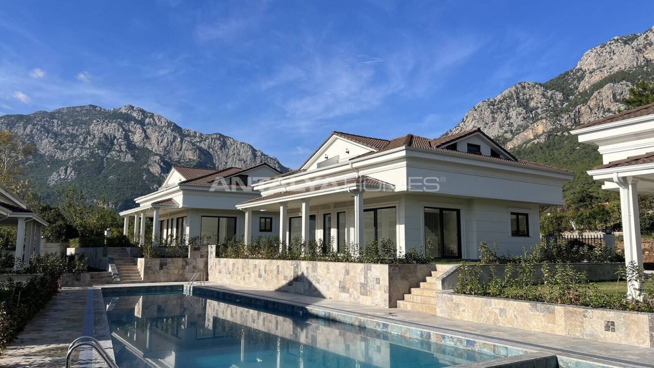 Villa à Kemer, Turquie, 140 m² - image 1