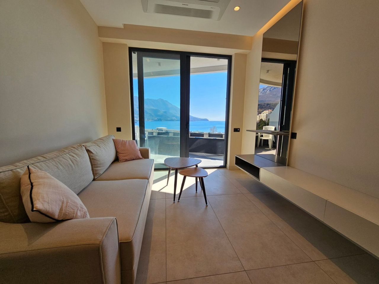 Apartment in Becici, Montenegro, 51 m² - Foto 1