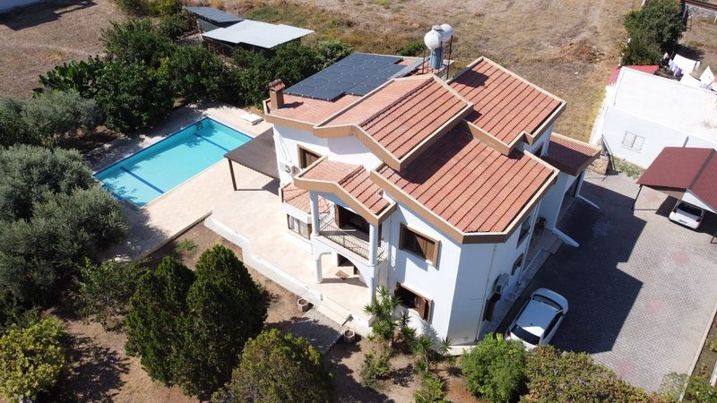 Casa en Kyrenia, Chipre, 300 m² - imagen 1