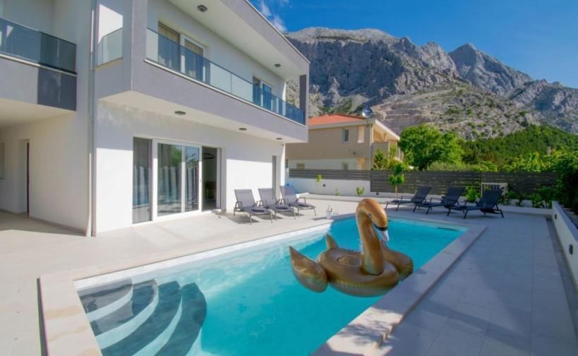 Villa dans Baška Voda, Croatie, 254 m² - image 1