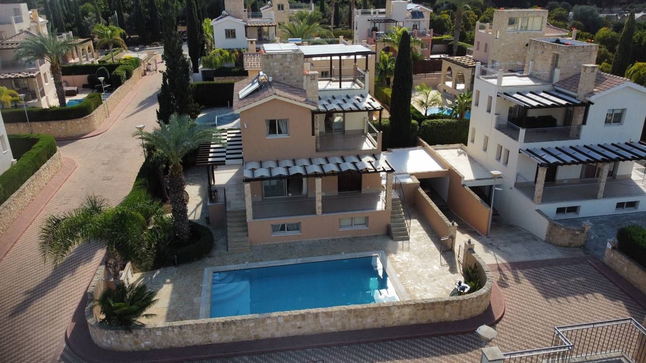 Maison à Polis, Chypre, 200 m² - image 2