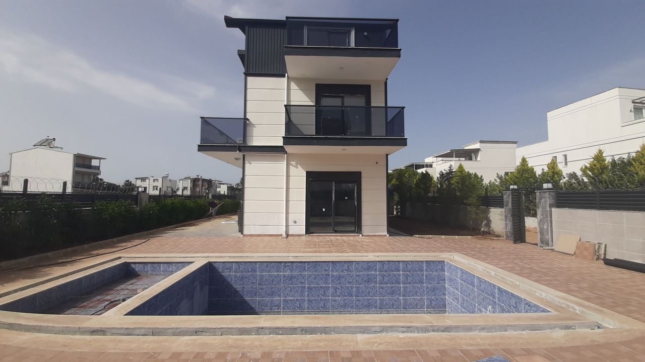 Villa in Belek, Türkei, 198 m² - Foto 1