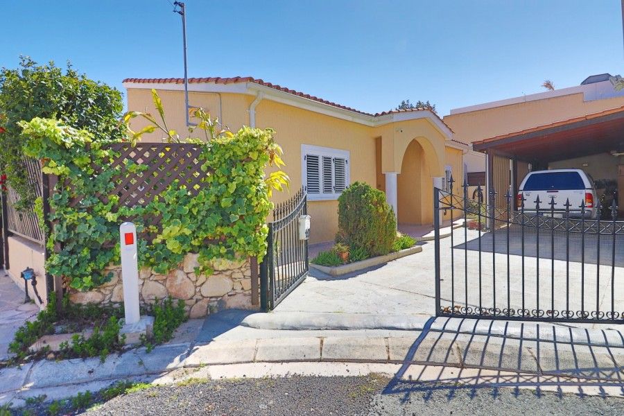 Bungalow in Paphos, Cyprus, 212 m² - picture 5