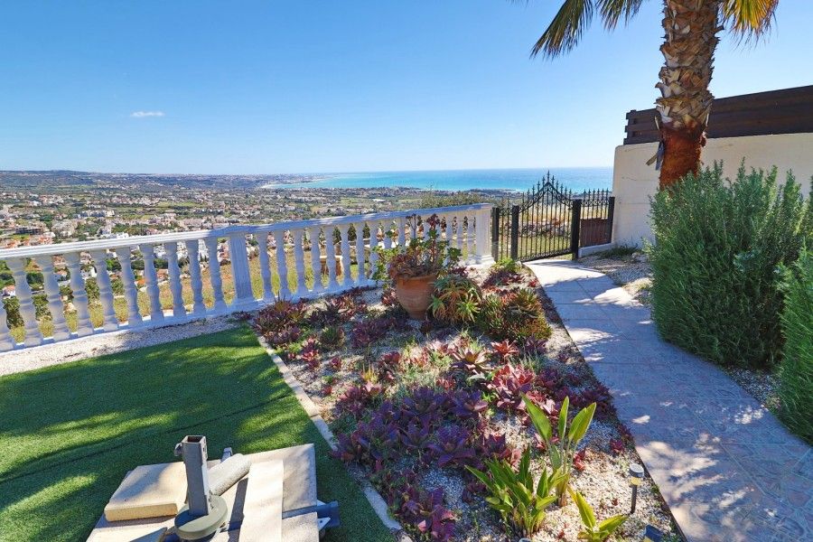 Bungalow in Paphos, Cyprus, 212 m² - picture 4