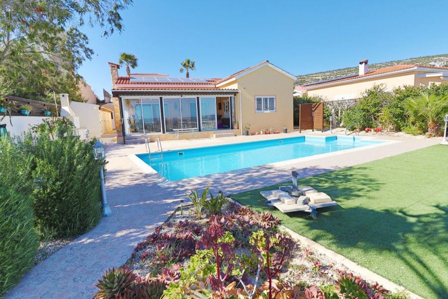 Bungalow in Paphos, Cyprus, 212 m² - picture 3