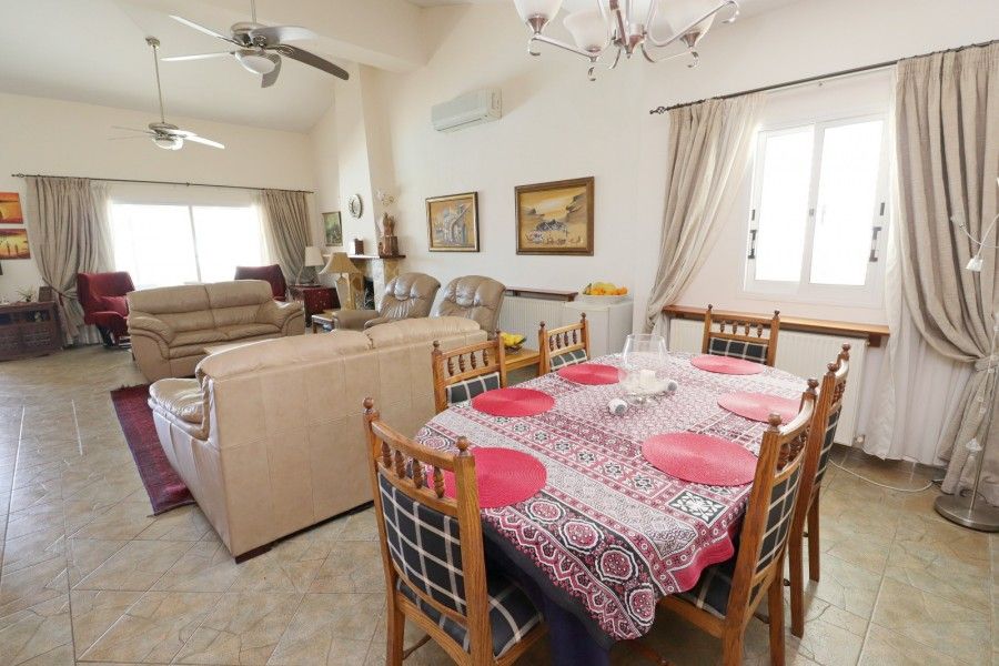 Bungalow in Paphos, Cyprus, 212 m² - picture 9