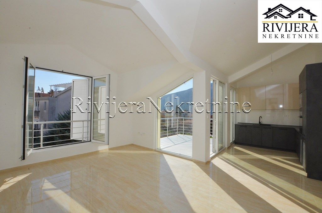 Piso en Herceg-Novi, Montenegro, 82 m² - imagen 1