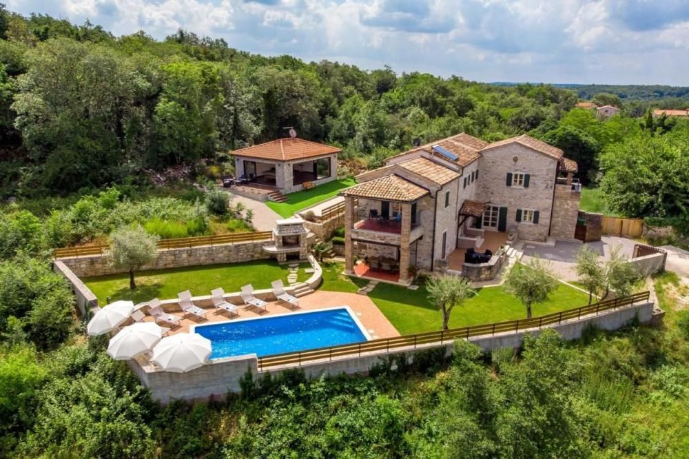 Villa in Tinjan, Croatia, 300 m² - picture 1