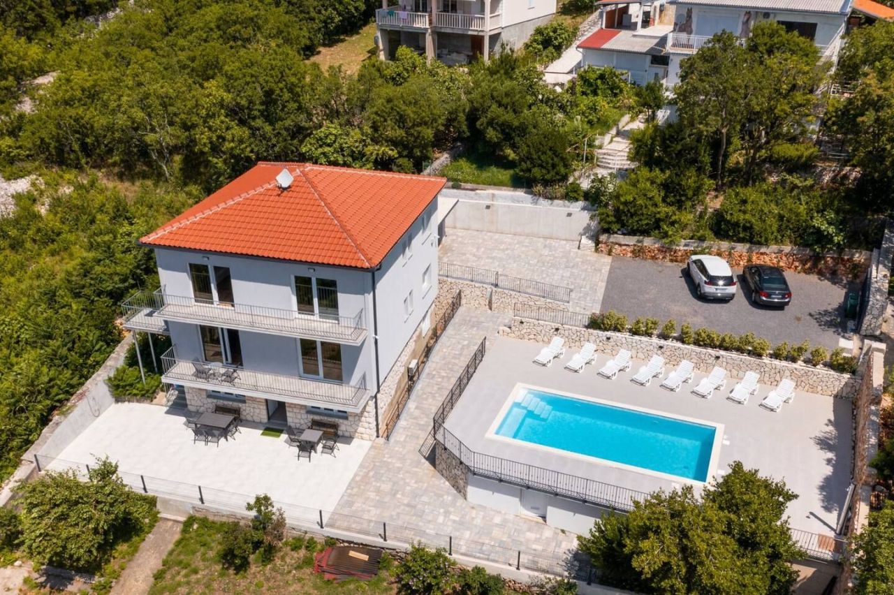 Villa à Novi Vinodolski, Croatie, 250 m² - image 1