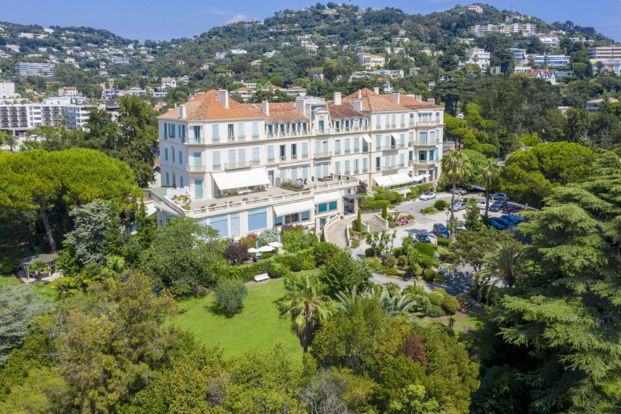 Apartment in Cannes, France, 110 m² - picture 1