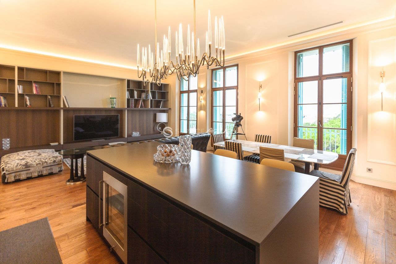 Apartment in Cannes, France, 110 m² - picture 3