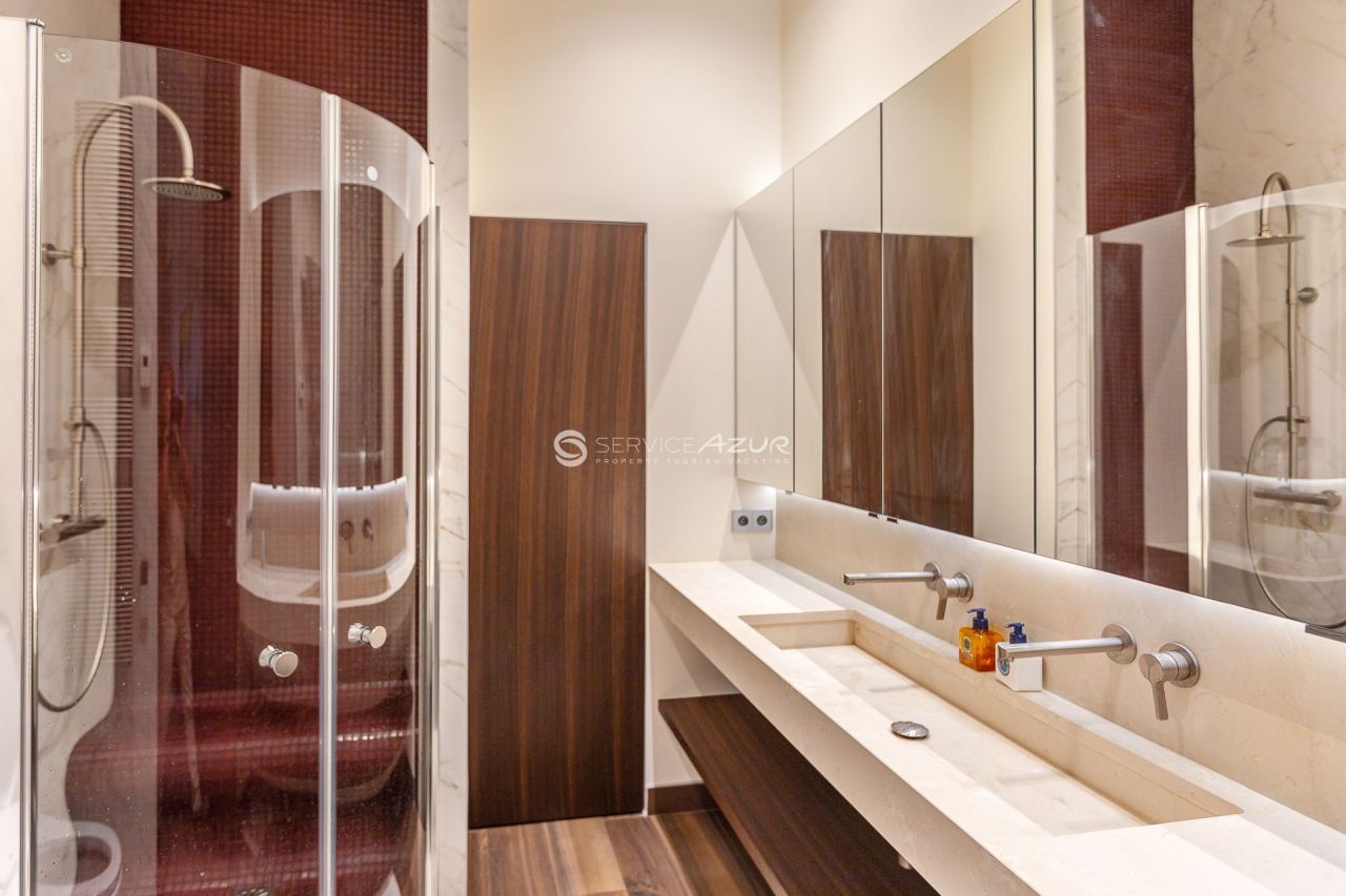 Apartment in Cannes, France, 110 m² - picture 8