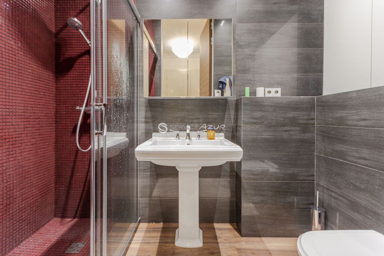 Apartment in Cannes, France, 110 m² - picture 10