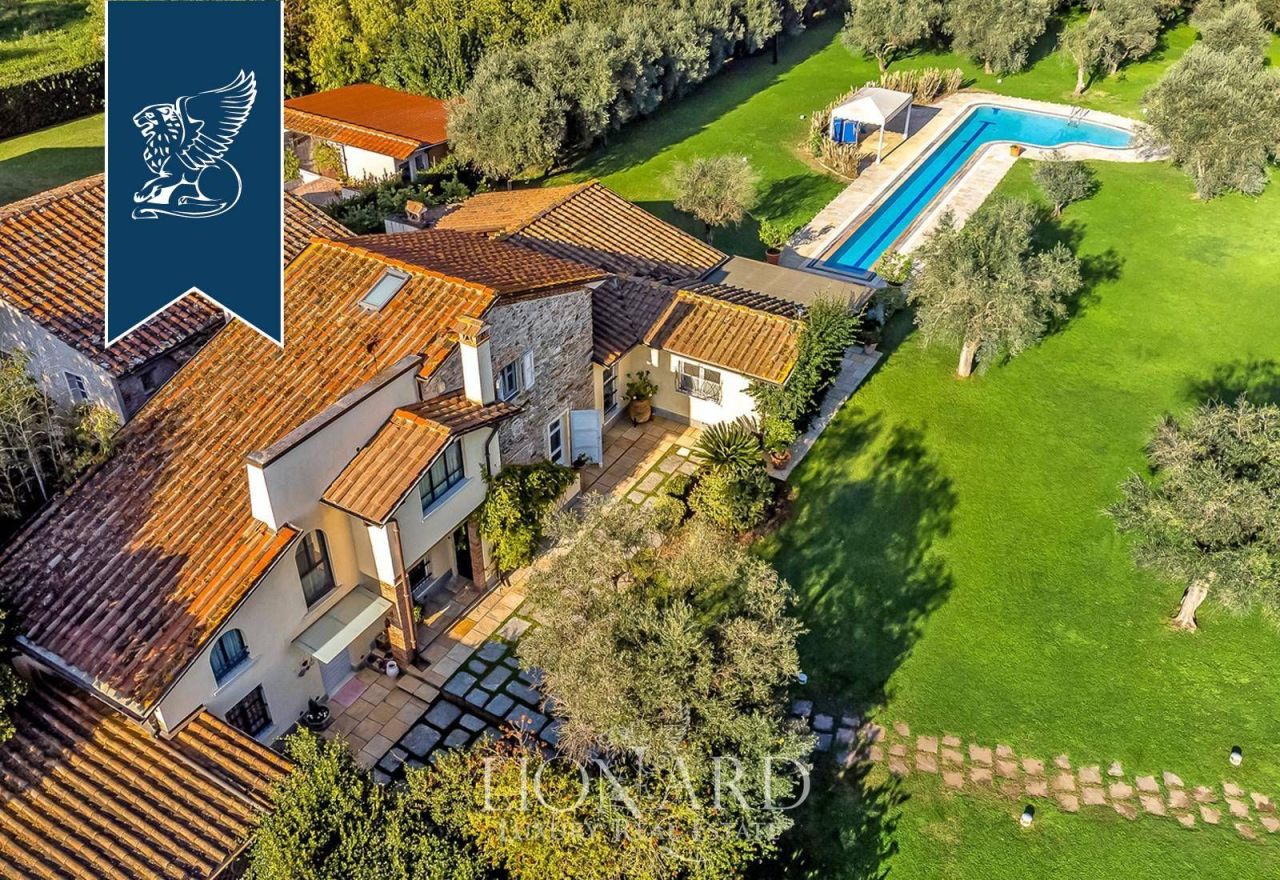 Villa à Pietrasanta, Italie, 450 m² - image 1