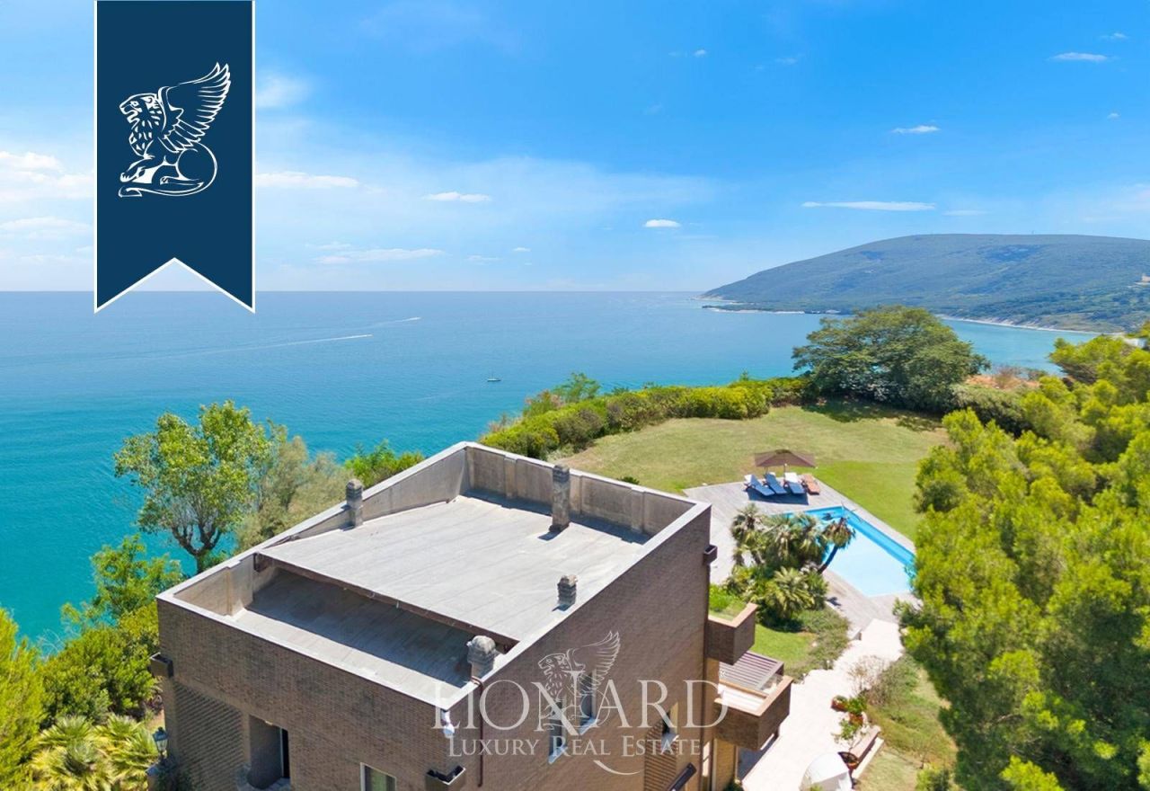 Villa in Ancona, Italien, 640 m² - Foto 1