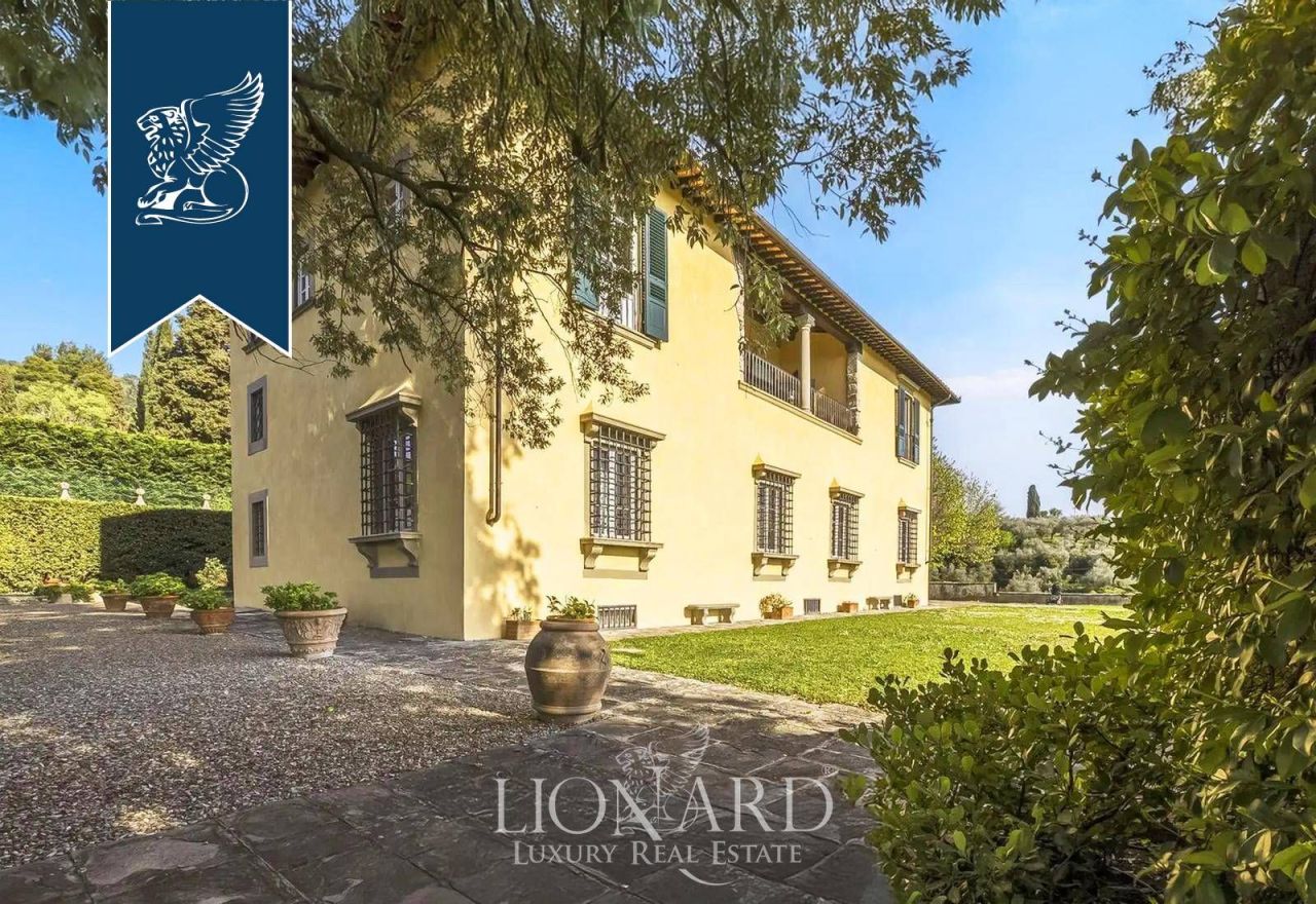Villa à Florence, Italie, 1 200 m² - image 1