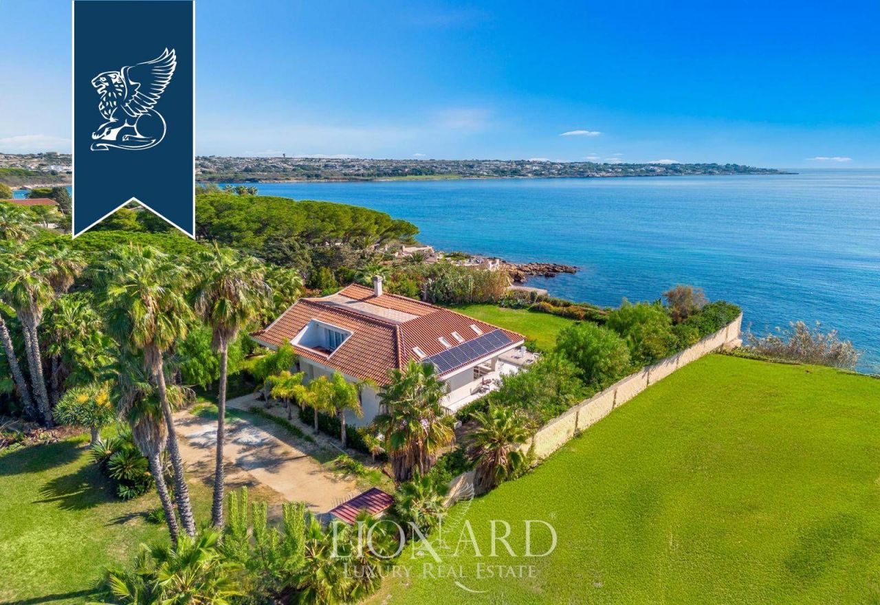 Villa in Syrakus, Italien, 253 m² - Foto 1