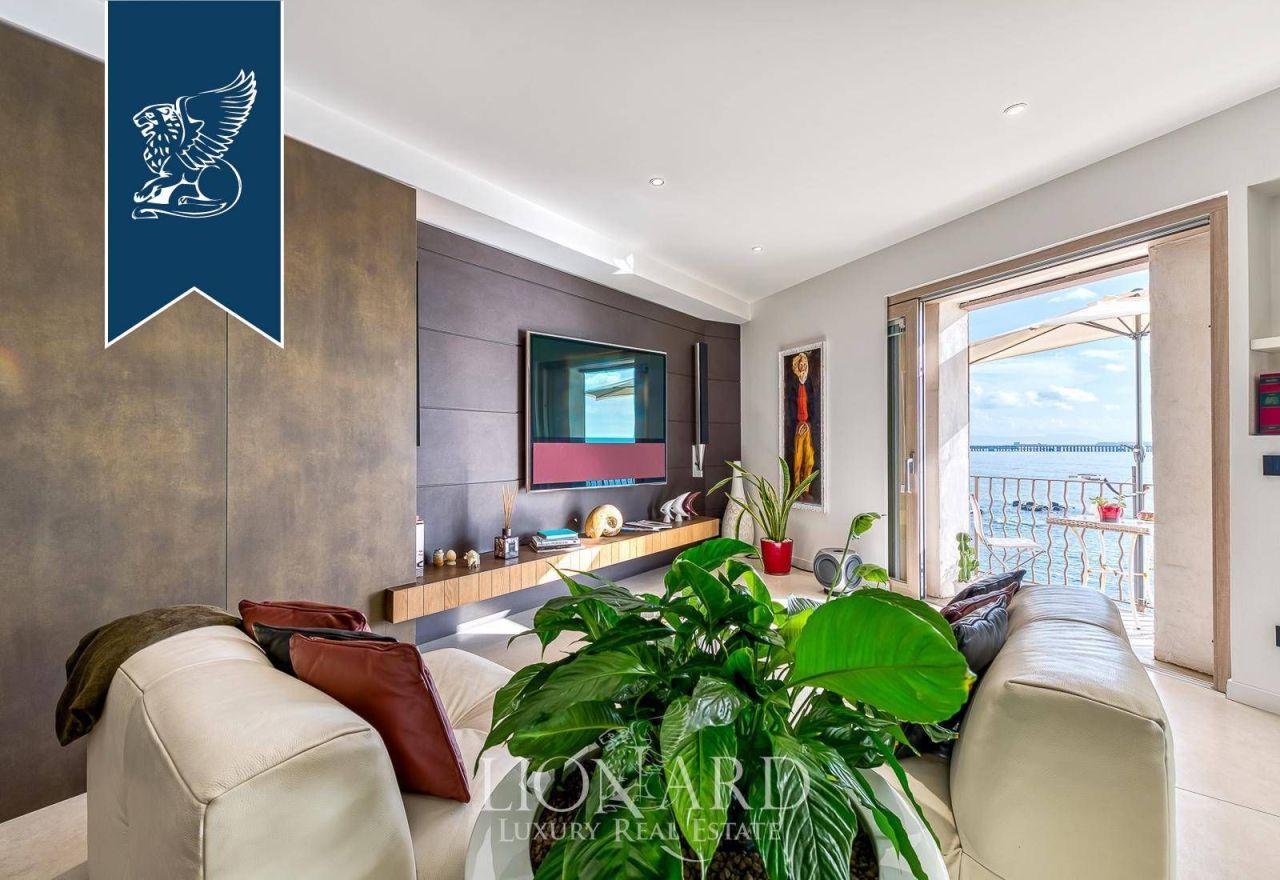 Apartment in Naples, Italy, 140 m² - picture 1