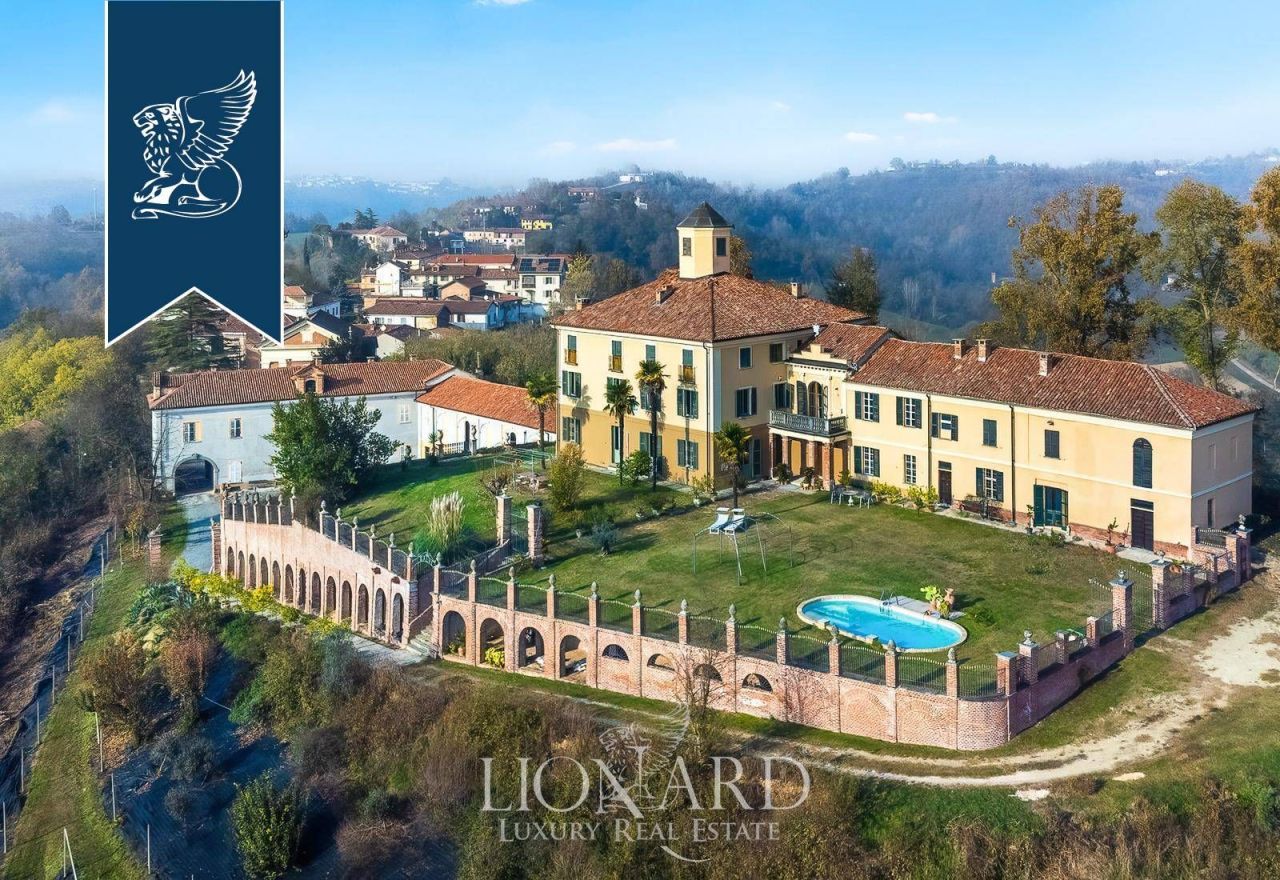 Castle in Asti, Italy, 1 690 m² - picture 1