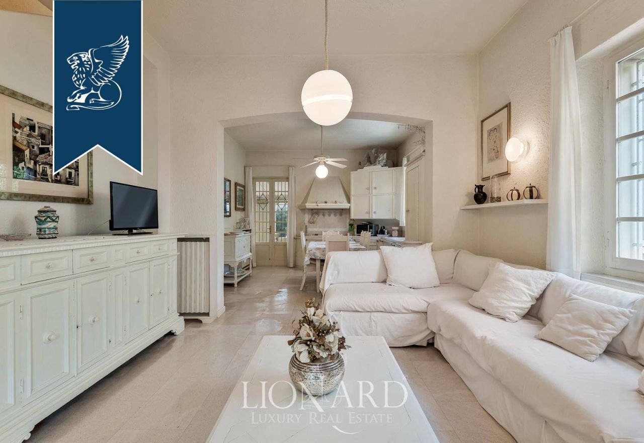 Villa à Forte dei Marmi, Italie, 150 m² - image 1