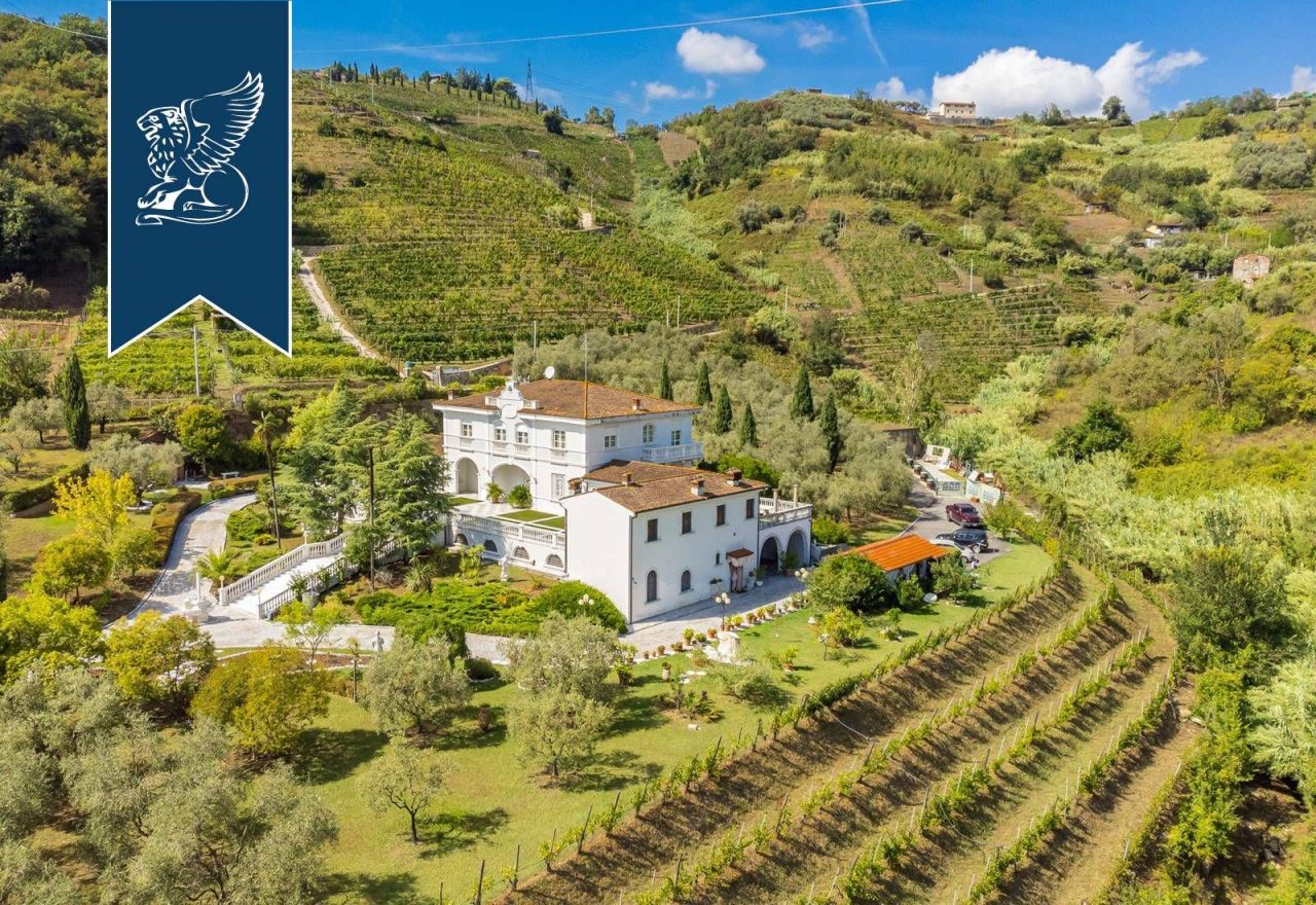 Villa a Massa, Italia, 2 472 m² - foto 2