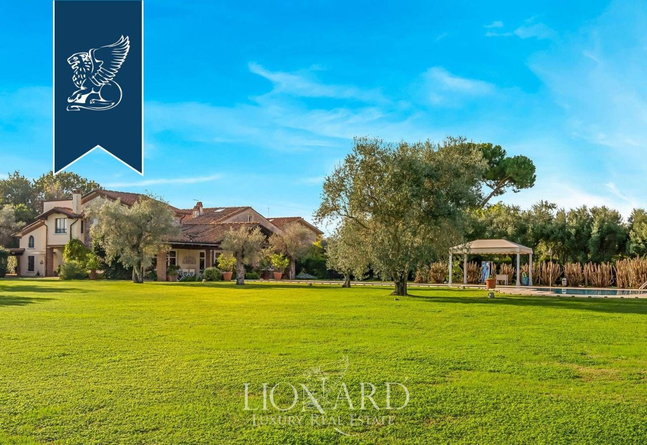 Villa in Pietrasanta, Italy, 450 m² - picture 3