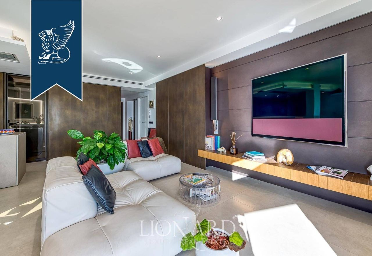 Apartamento en Nápoles, Italia, 140 m² - imagen 4