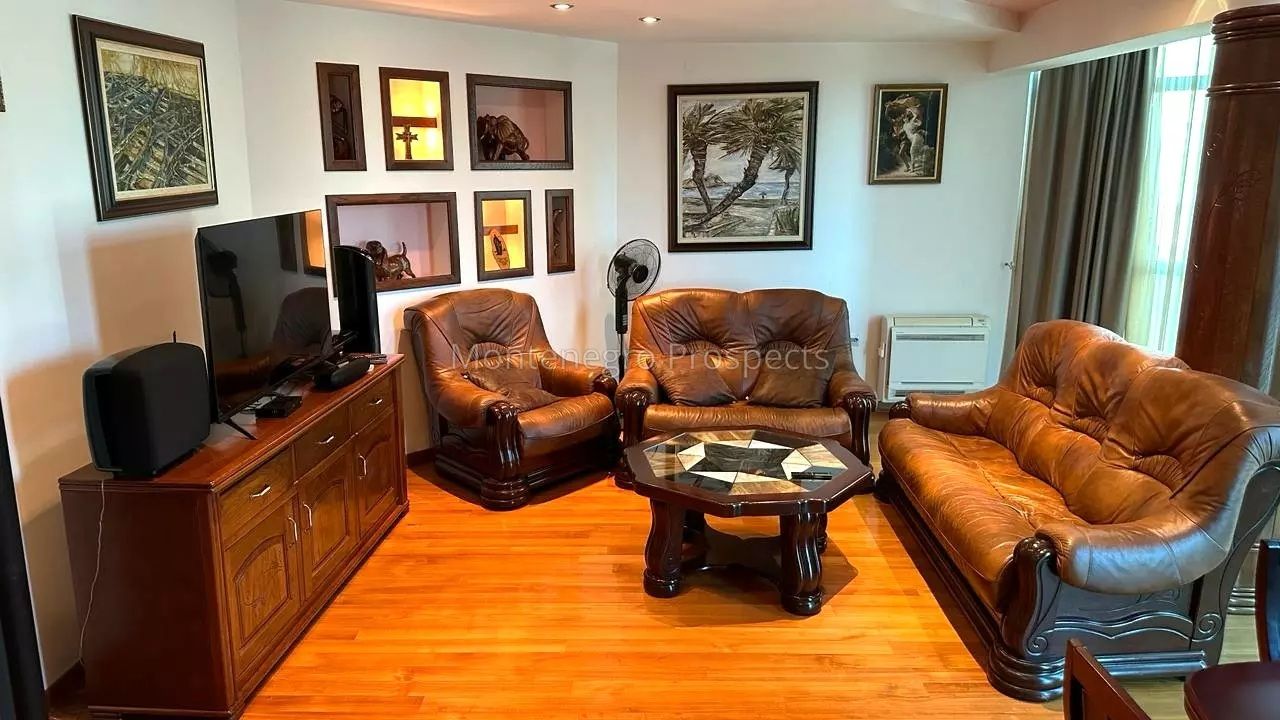 Apartamento en Budva, Montenegro, 85 m² - imagen 1