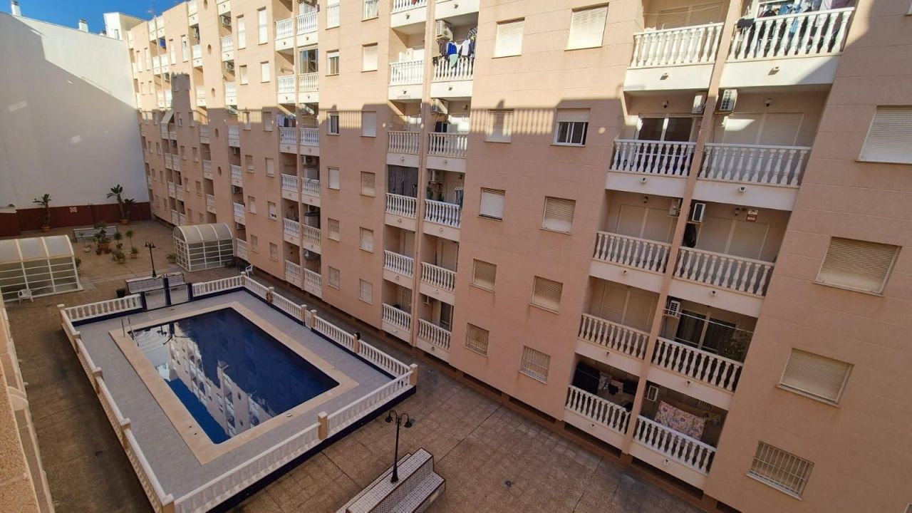 Piso en Torrevieja, España, 52 m² - imagen 1
