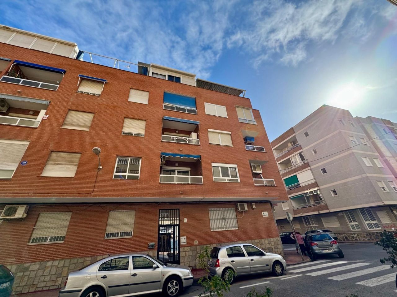 Piso en Torrevieja, España, 90 m² - imagen 1