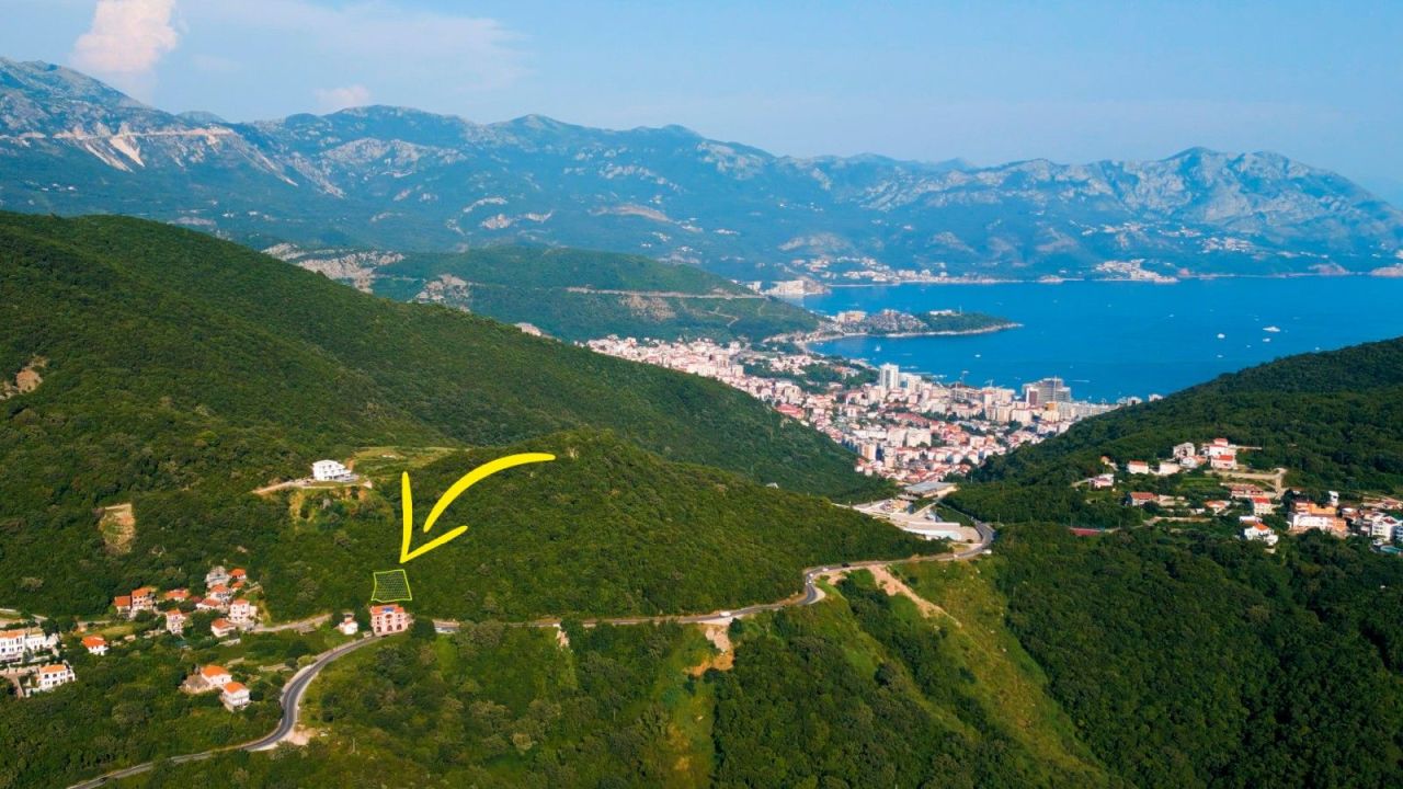 Terreno en Budva, Montenegro, 2 000 m² - imagen 1