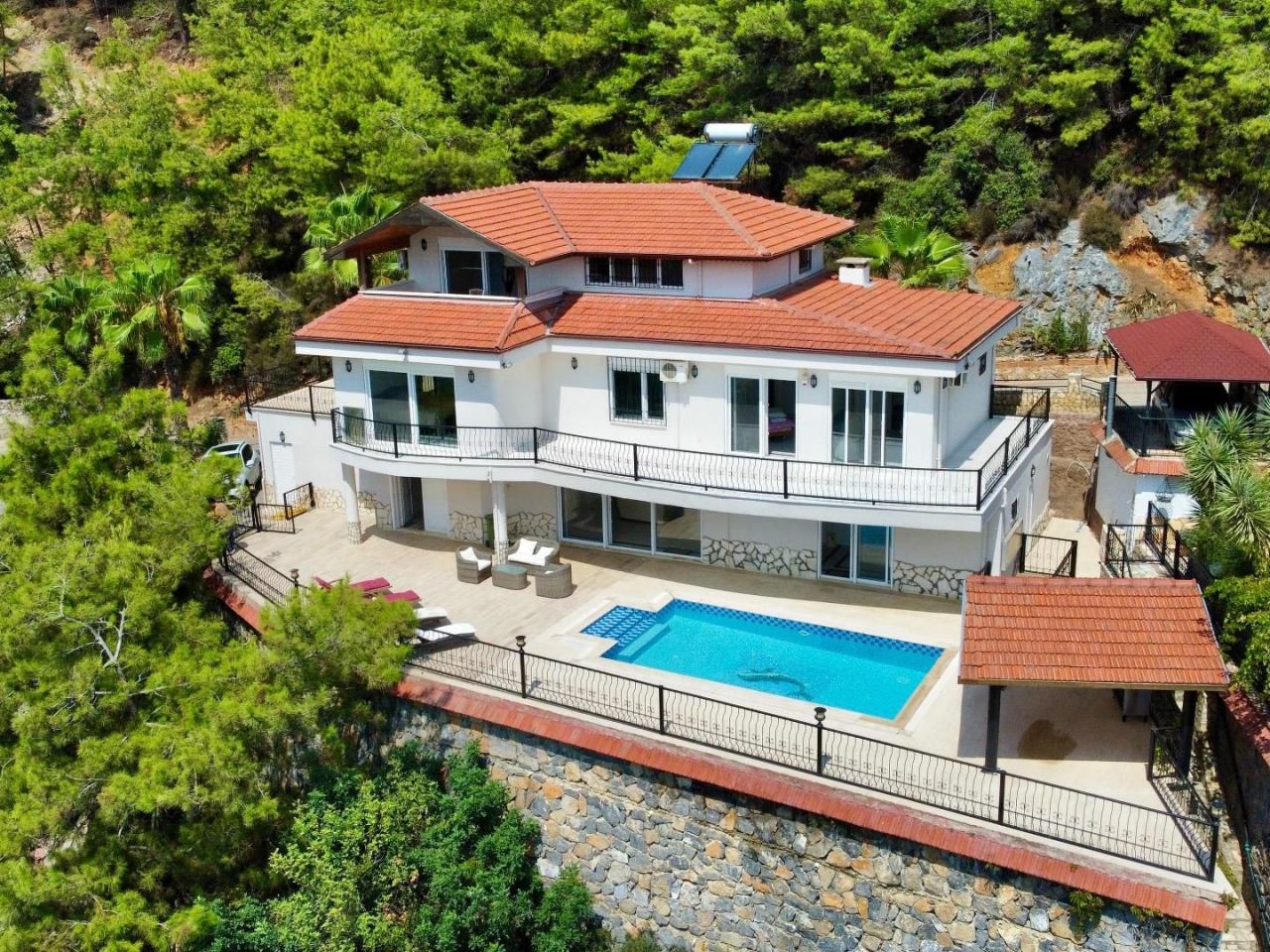 Villa in Alanya, Türkei, 375 m² - Foto 1