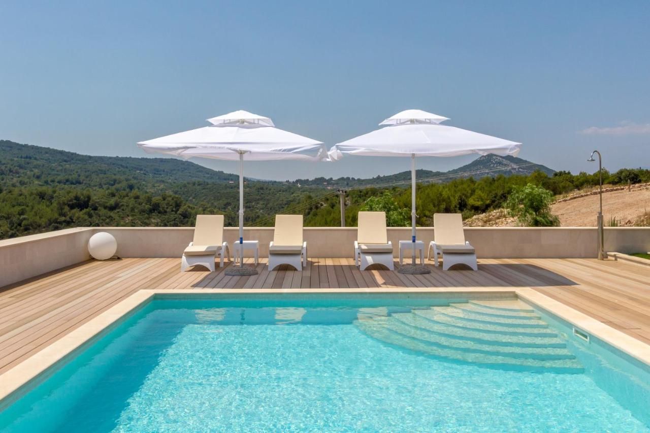 Villa on Hvar, Croatia, 400 m² - picture 1