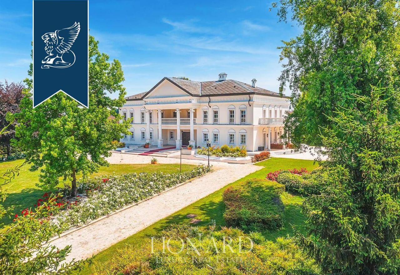Villa à Pavía, Italie, 1 800 m² - image 1