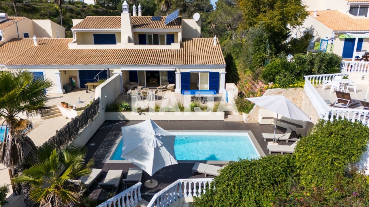 Maison à Castro Marim, Portugal, 191.9 m² - image 1