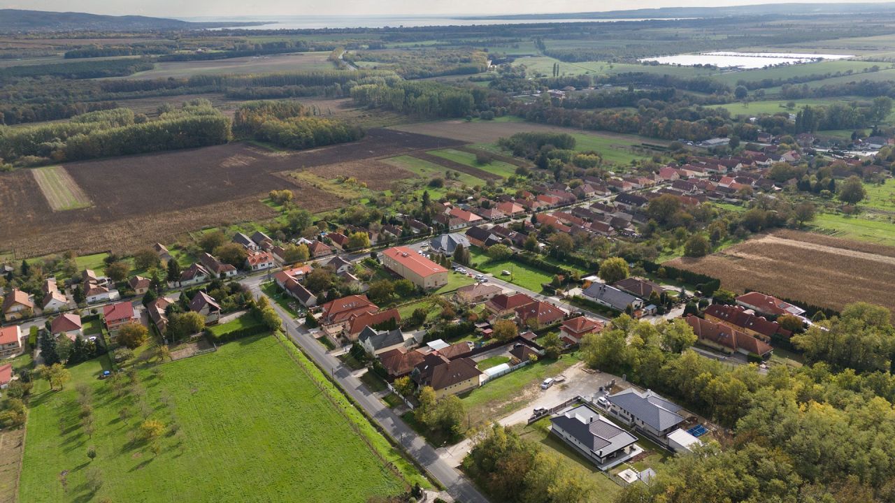 Land in Heviz, Hungary, 1 150 m² - picture 3