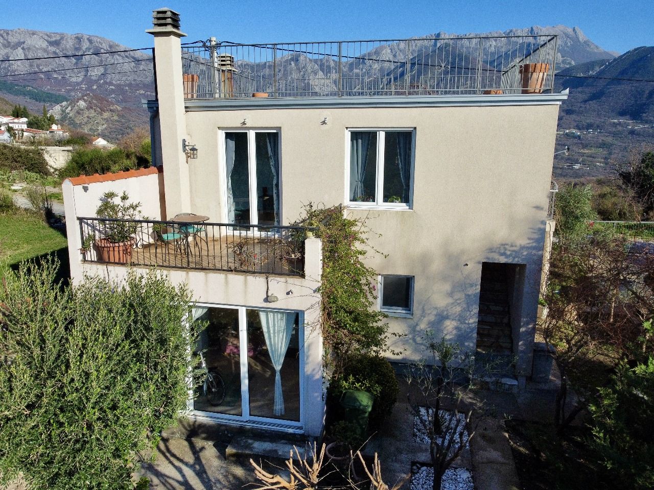 Casa en el Bar, Montenegro, 122 m² - imagen 1