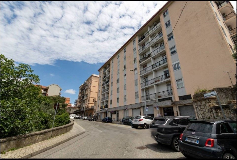Piso en Regio de Calabria, Italia, 101 m² - imagen 1
