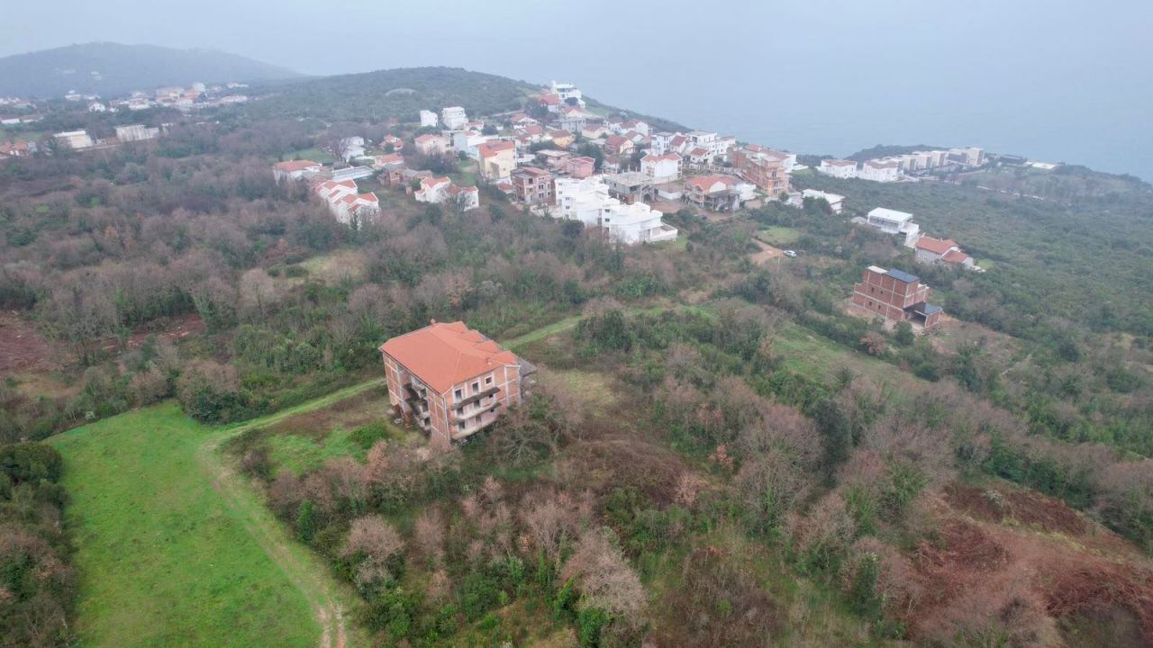 Terreno en Krimovica, Montenegro, 2 500 m² - imagen 1