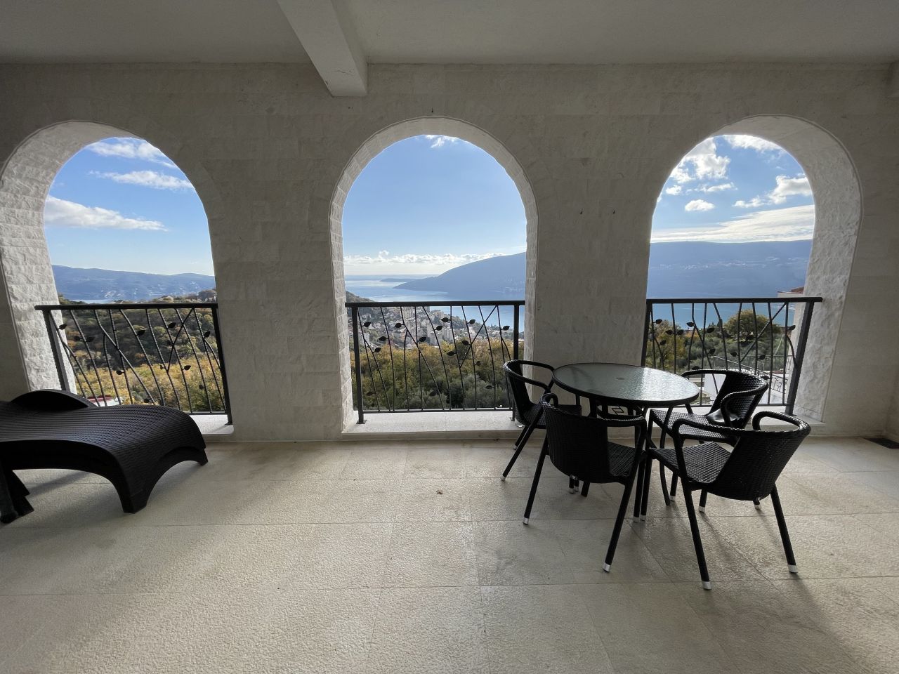 Piso en Herceg-Novi, Montenegro, 254 m² - imagen 1