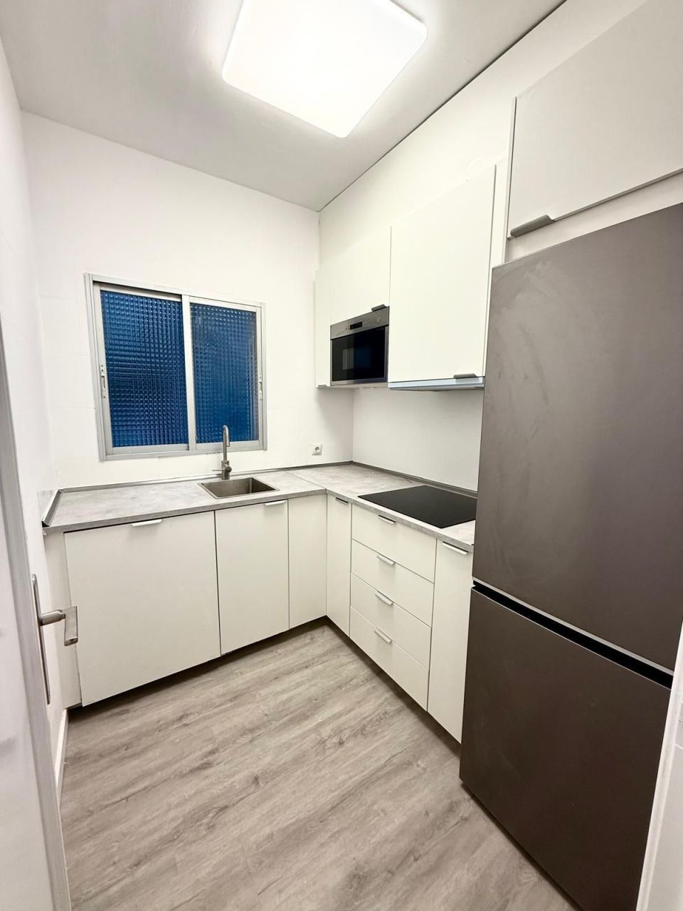 Flat in Barcelona, Spain, 83 m² - picture 1